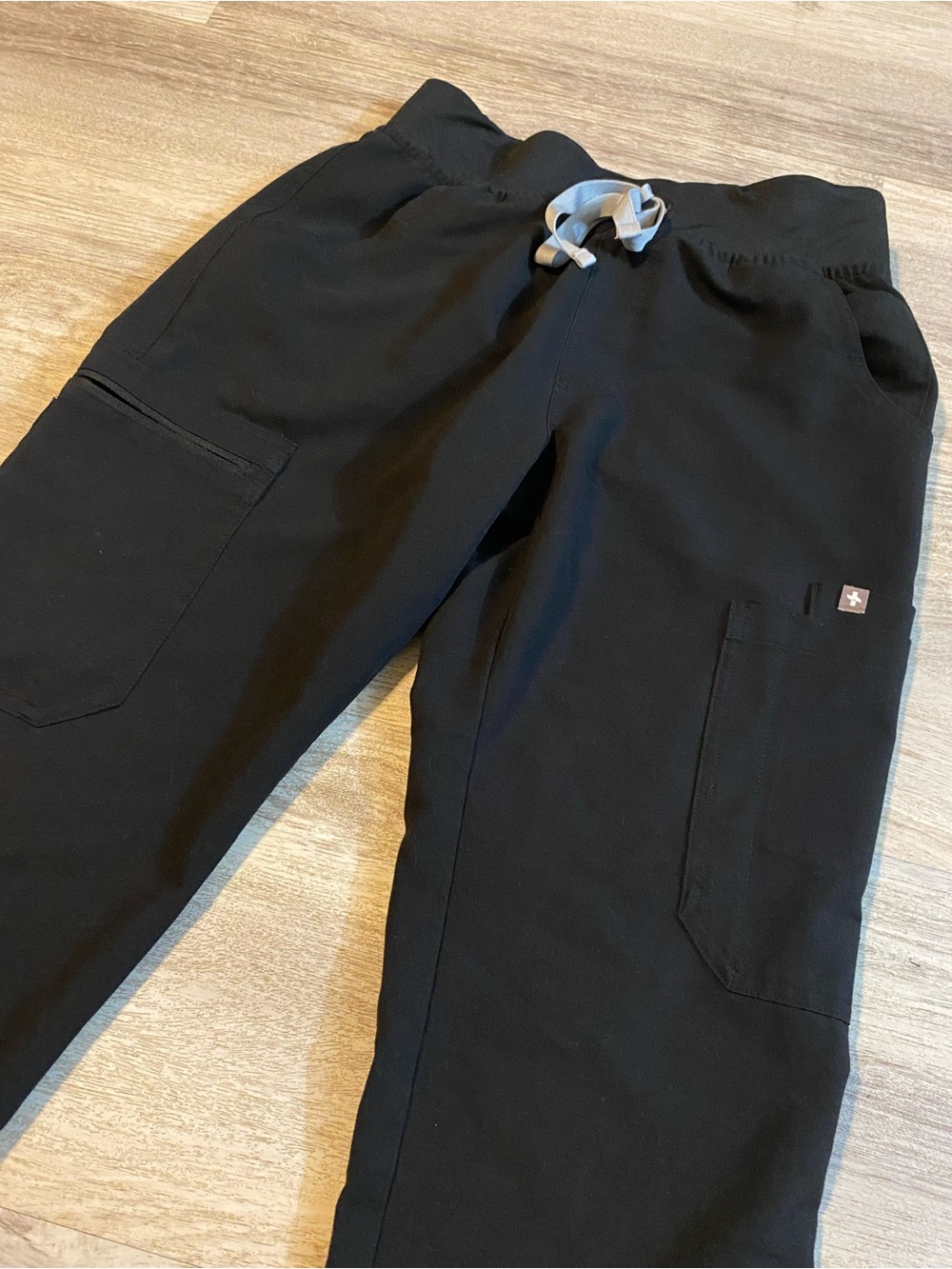 Figs Black Yola Skinny Scrub Pants in XXS Tall - Picture 4 of 5
